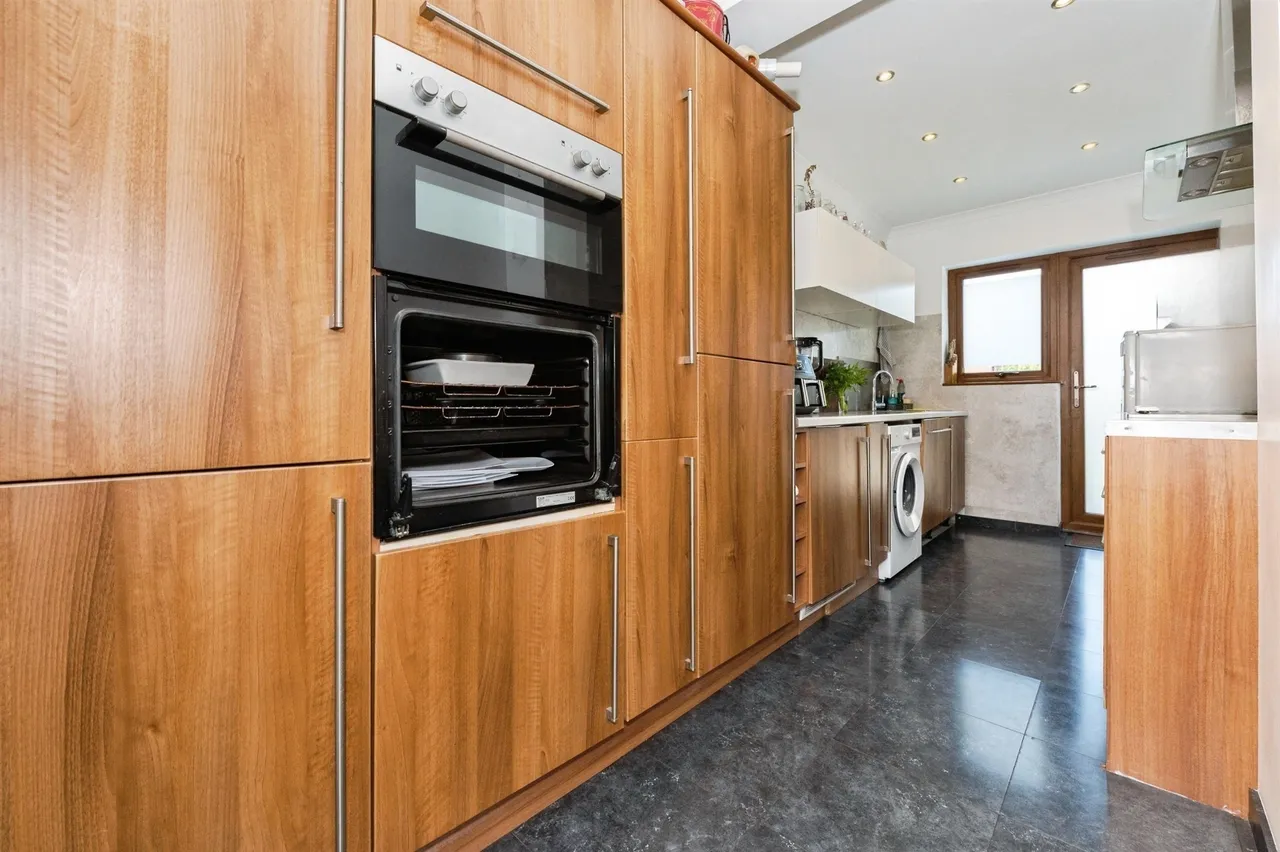 Grovelands Way, Grays, RM17, photo 2