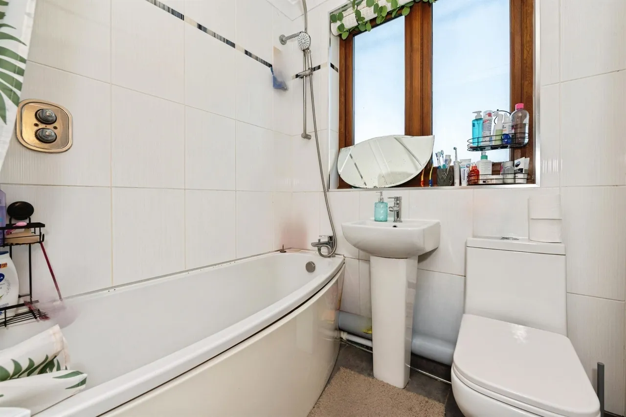 Grovelands Way, Grays, RM17, photo 13