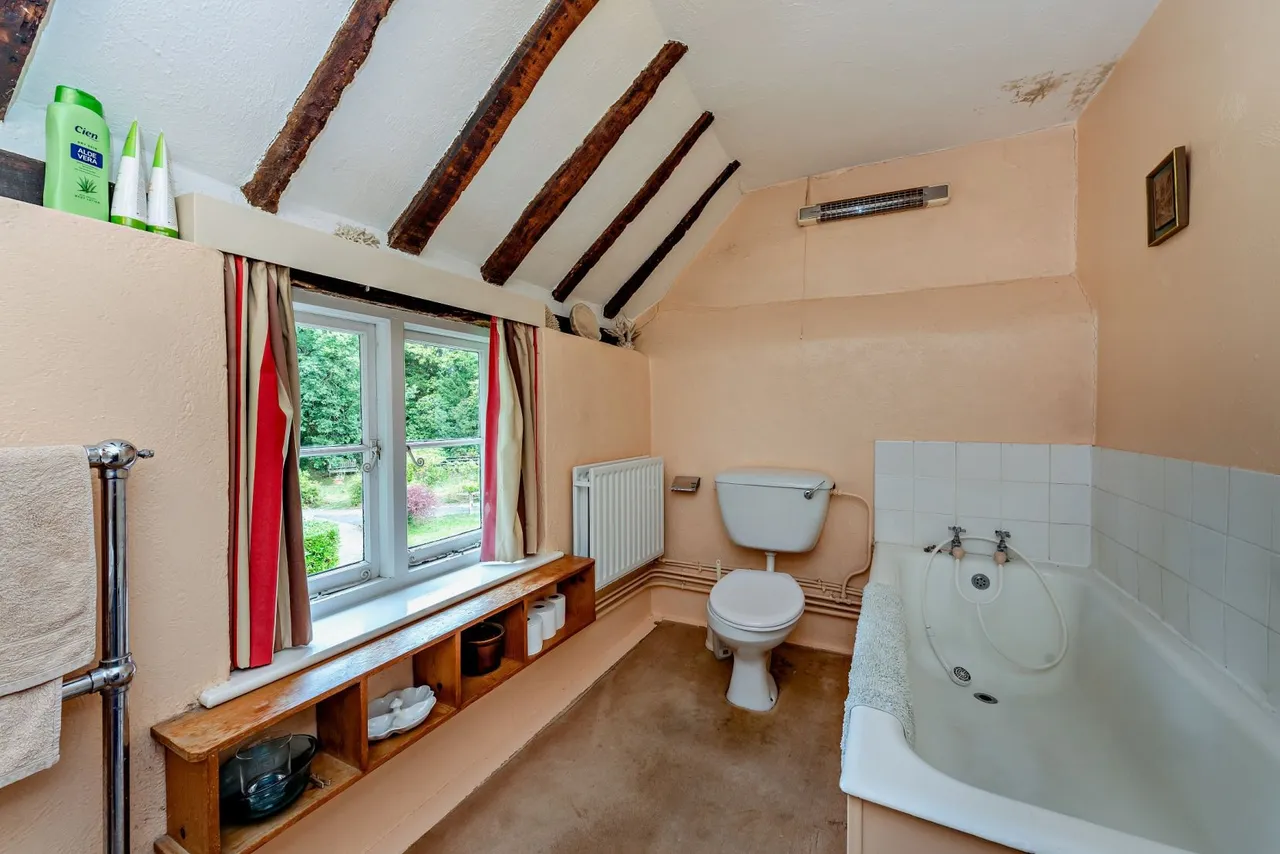 Thursley Road, Churt, GU10, photo 15