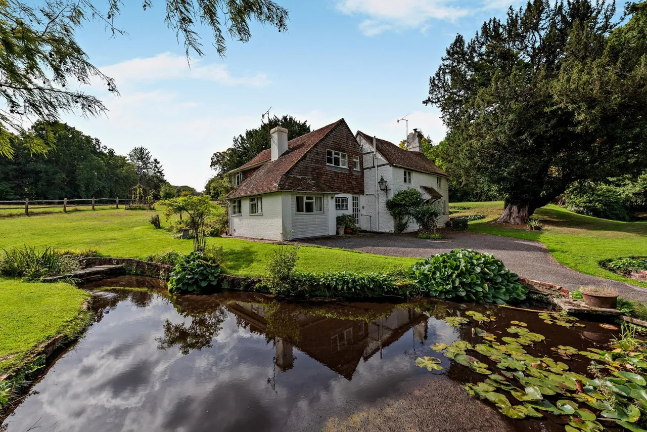 3 bed house for sale, Thursley Road, Churt, GU10