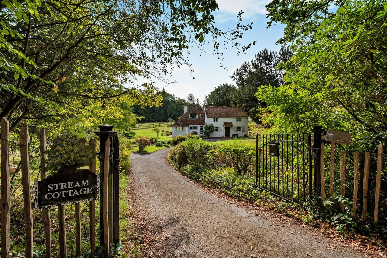 Thursley Road, Churt, GU10, photo 5