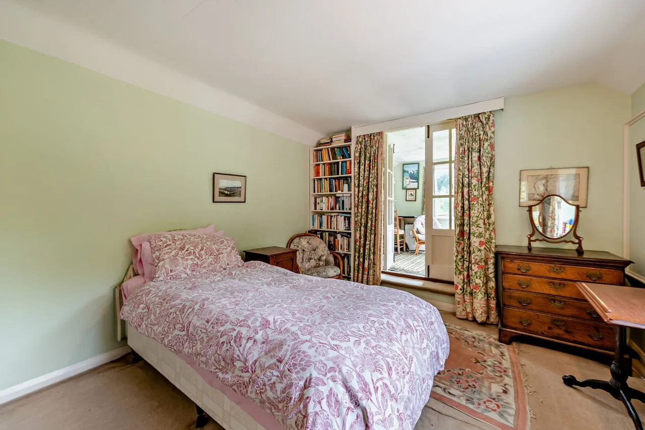 Thursley Road, Churt, GU10, photo 14