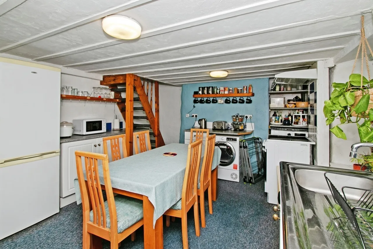 The Bank, Blowinghouse, TR15, photo 3