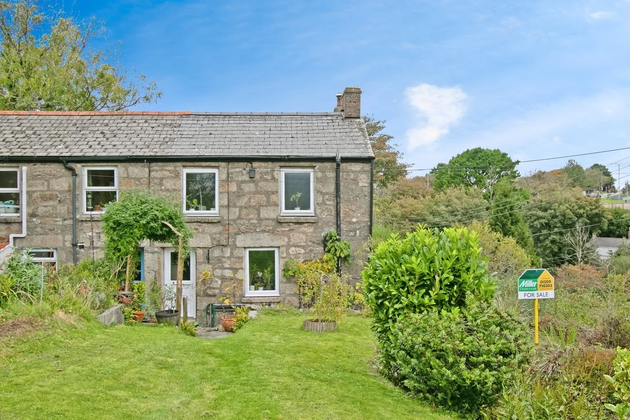 3 bed house for sale, The Bank, Blowinghouse, TR15