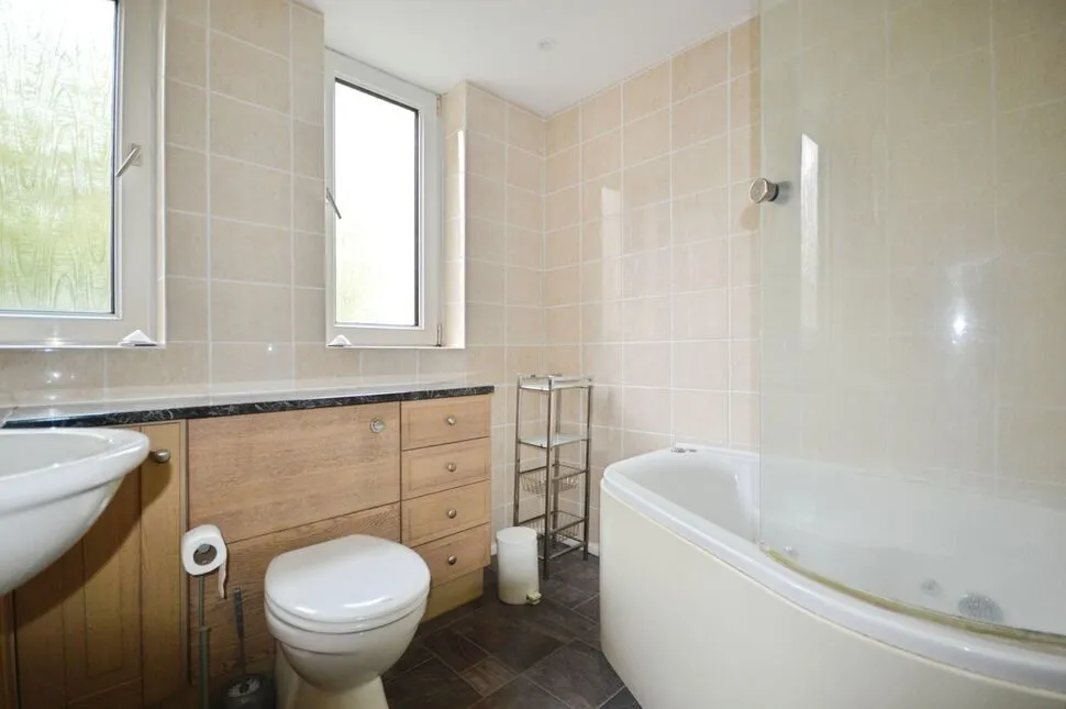 Humber Crescent, Rochester, Kent, ME2, photo 10