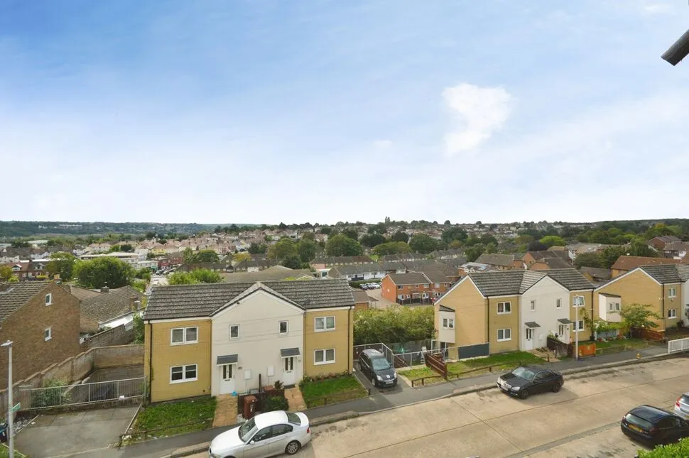 Humber Crescent, Rochester, Kent, ME2, photo 5