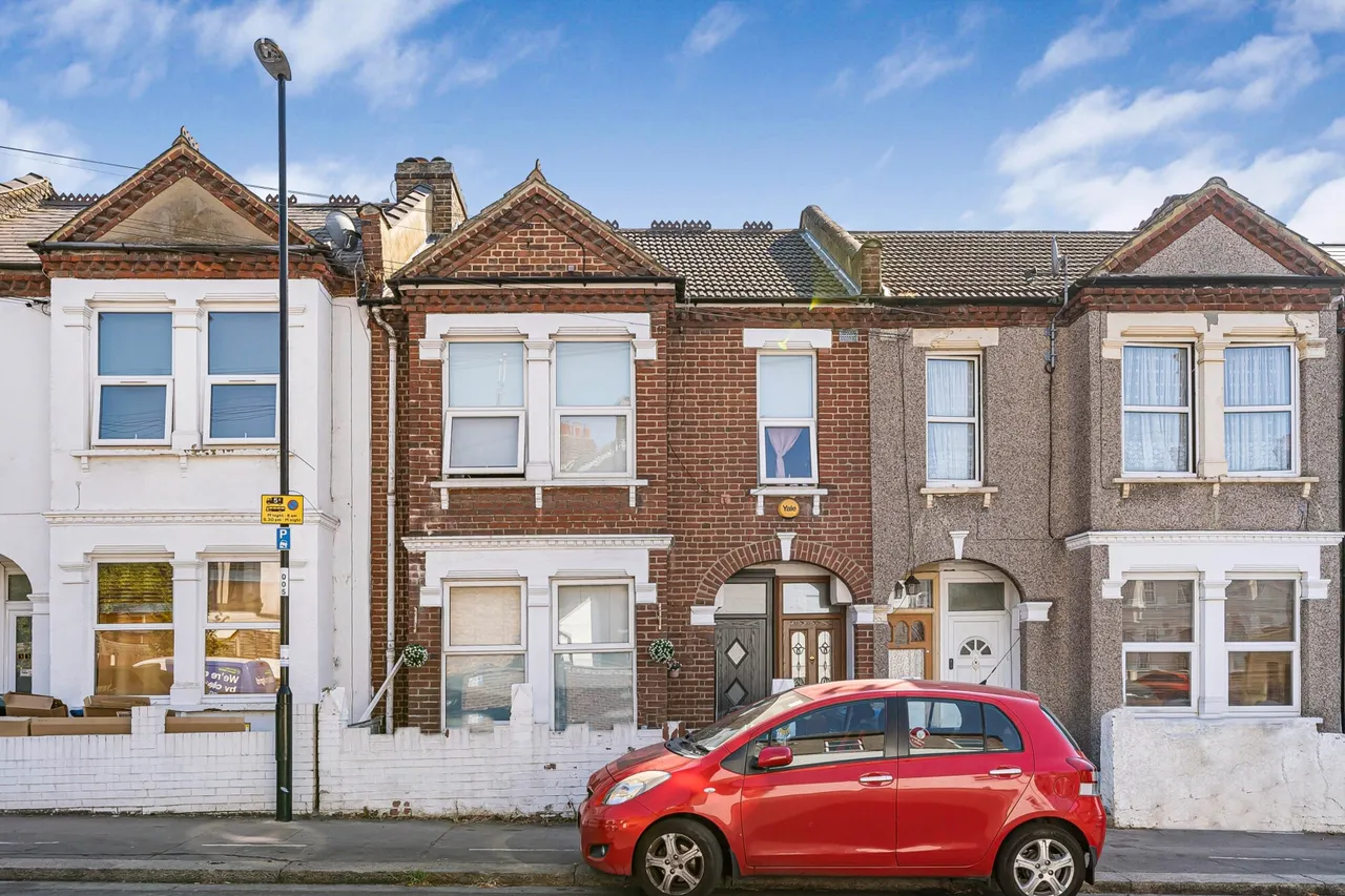 3 bed flat for sale, Hythe Road, Thornton Heath, CR7