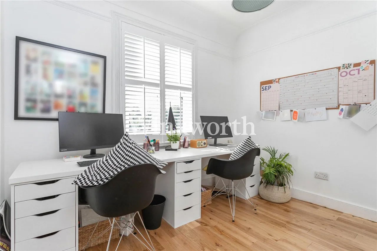 Fox Lane, London, N13, photo 9