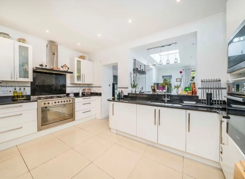 Tolworth Rise South, Surbiton, KT5, photo 3