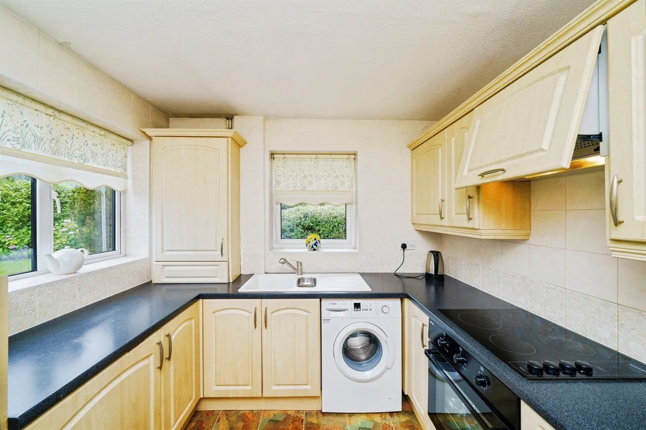 Mere Park Road, Greasby, Wirral, photo 5