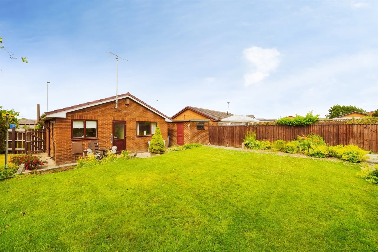 Mere Park Road, Greasby, Wirral, photo 3