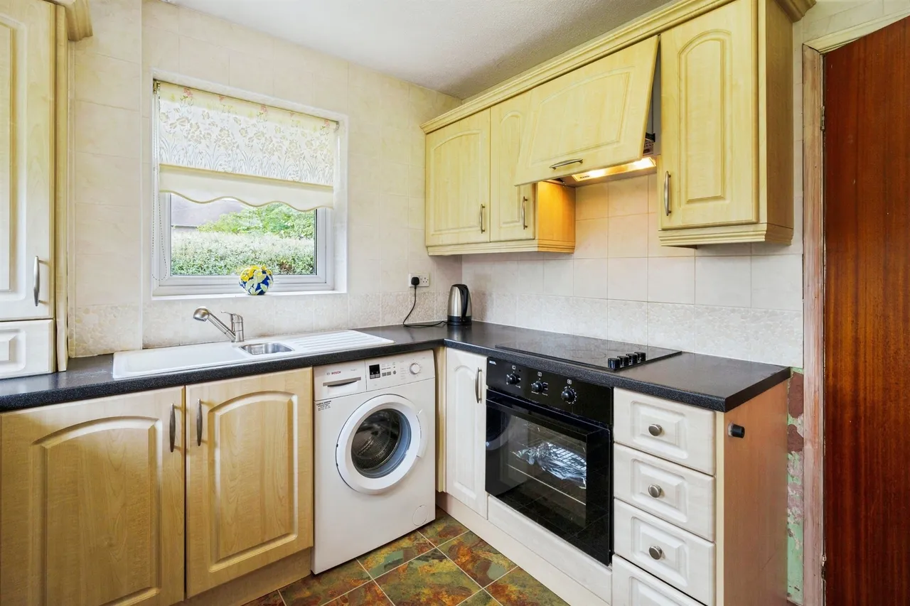 Mere Park Road, Greasby, Wirral, photo 7