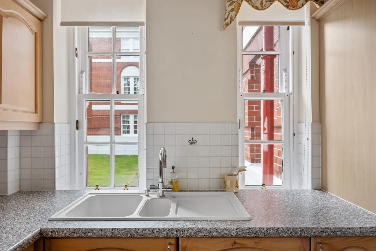 8A Southwood Place, Rosemount Avenue, Newton Mearns, photo 7