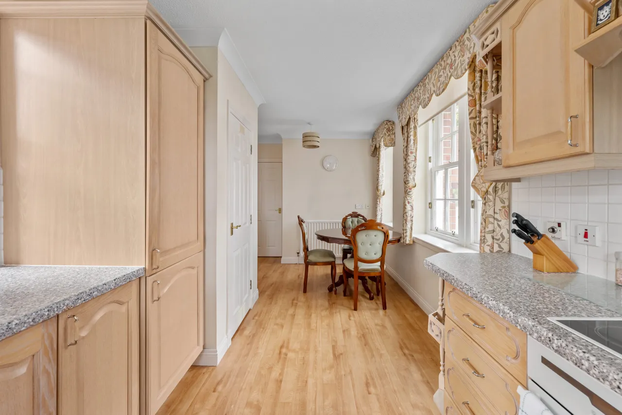 8A Southwood Place, Rosemount Avenue, Newton Mearns, photo 6