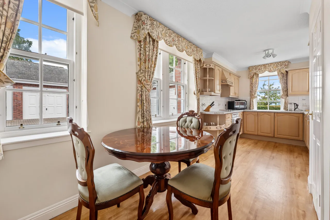 8A Southwood Place, Rosemount Avenue, Newton Mearns, photo 5