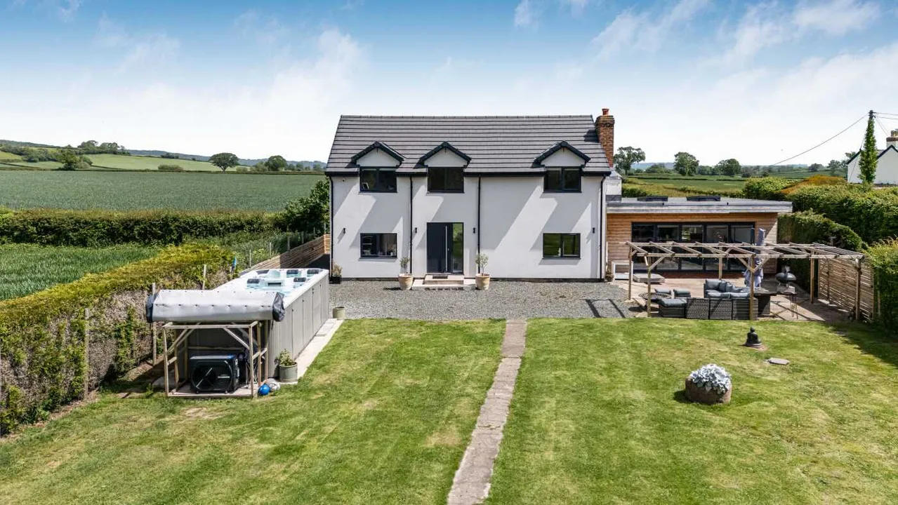 3 bed house for sale — Burghill, Hereford