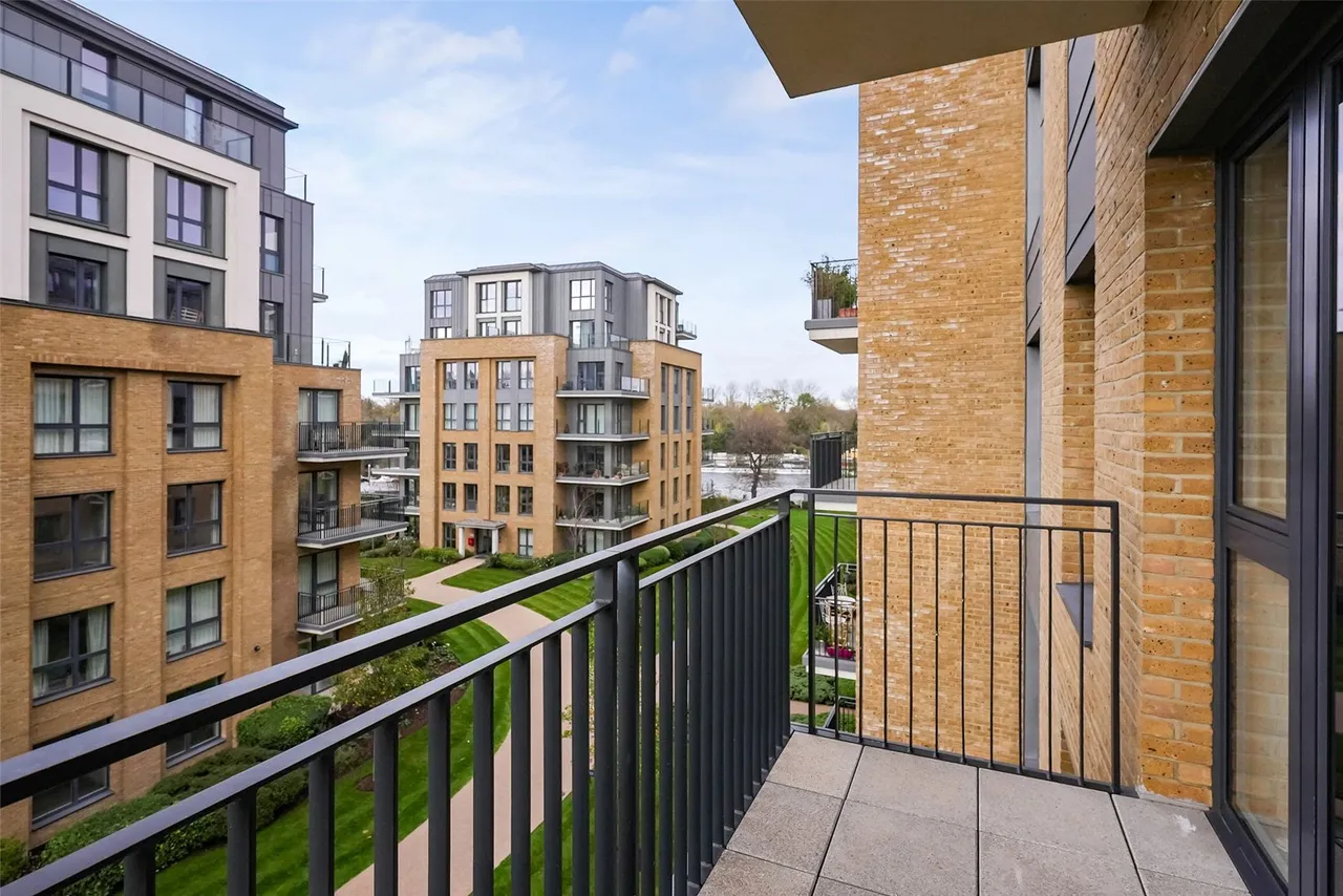 Pinewood Gardens, Teddington, TW11 9FH, photo 3