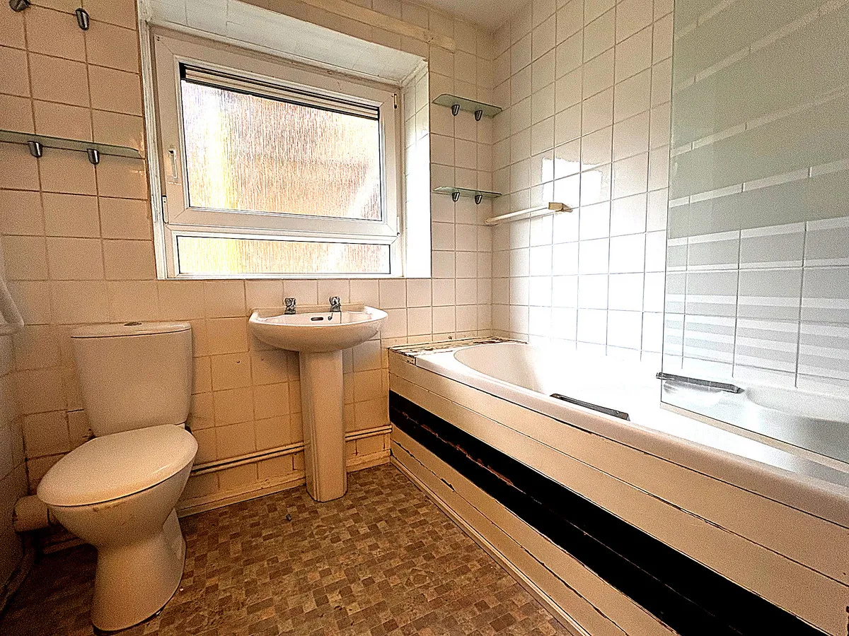 Turpin Avenue, Romford, Collier Row, RM5 2LS, photo 6