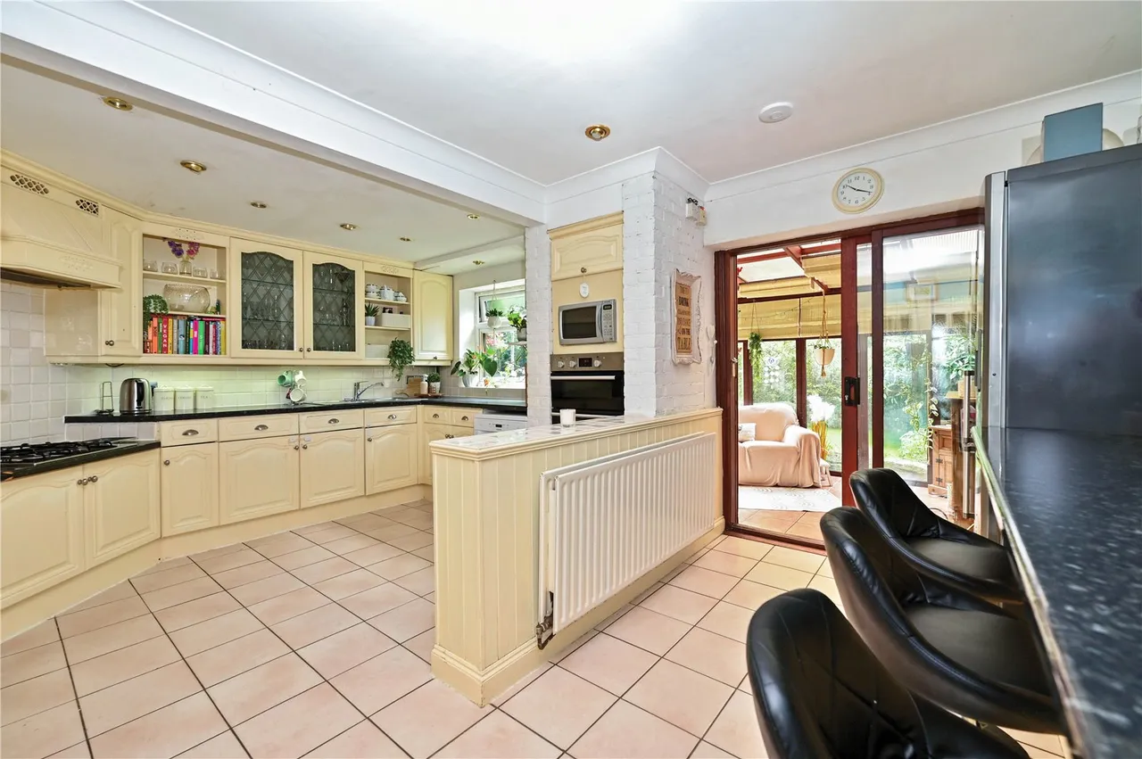 Heron Close, Mytchett, Camberley, Surrey, GU16 6JH, photo 3