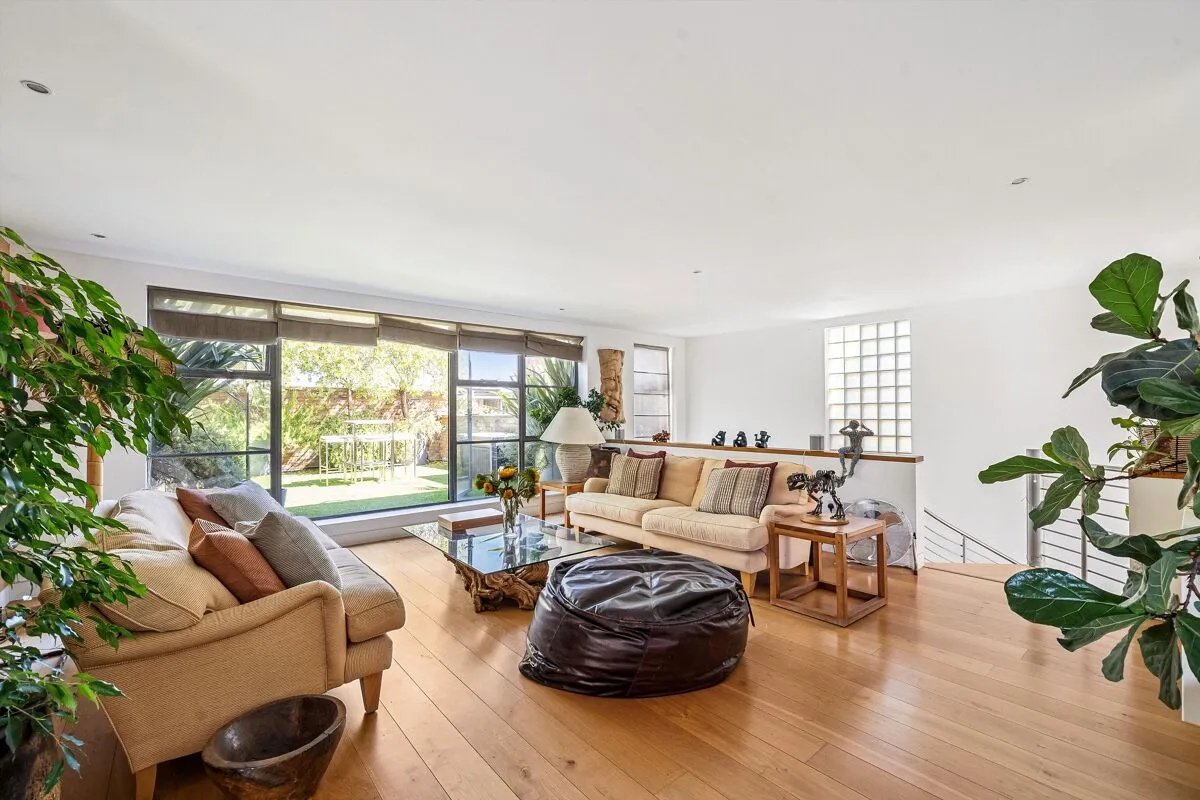 2 bed flat for sale, Battersea High Street, London, SW11