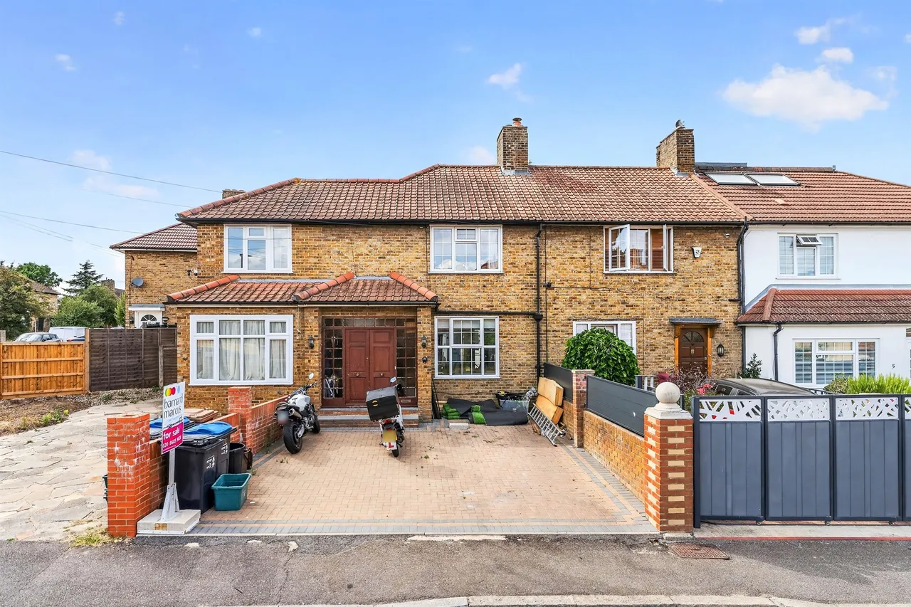 2 bed house for sale — Lessness Road, Morden