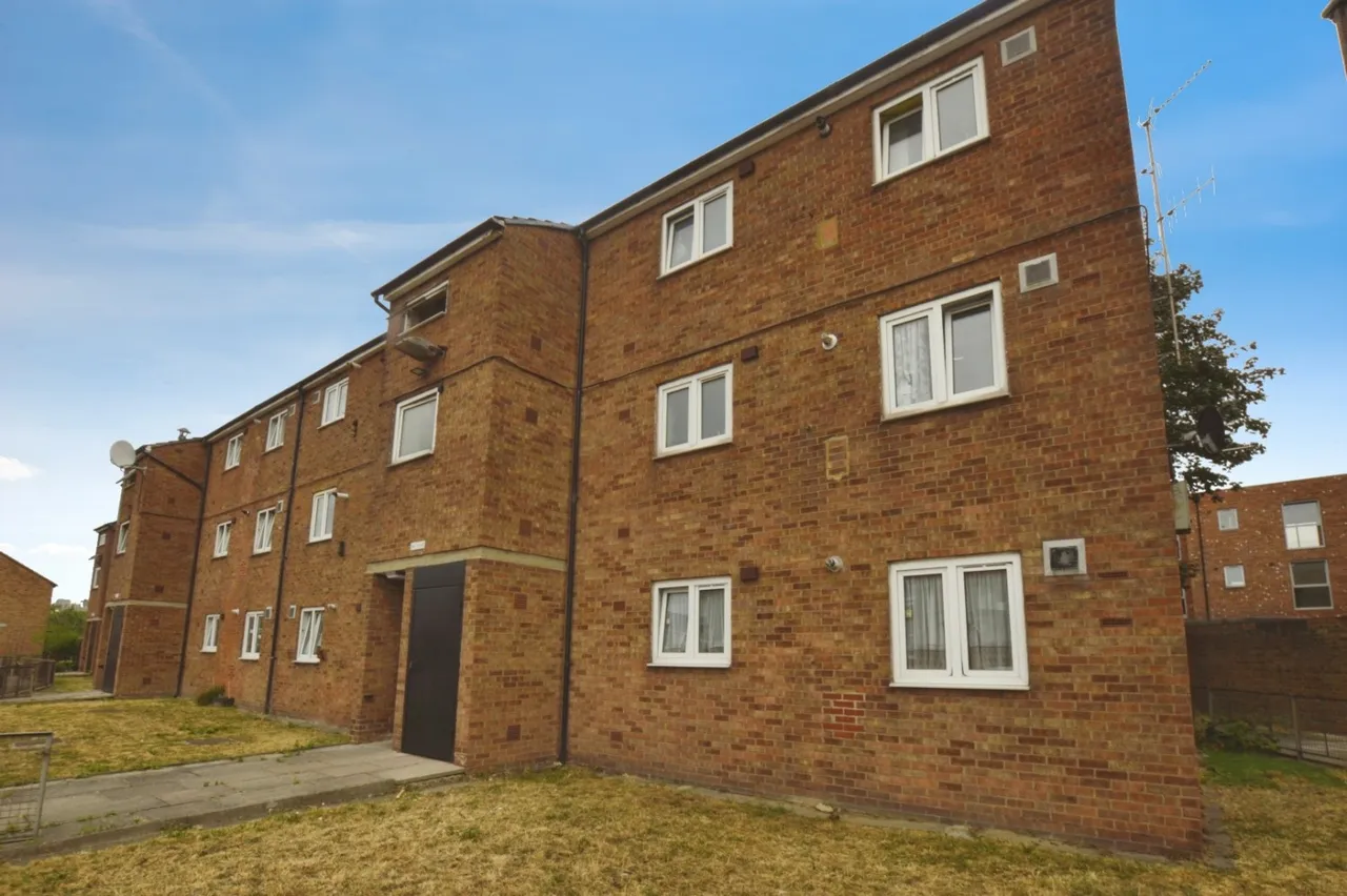 1 bed flat for sale — Morgan Street, London E16 4DF