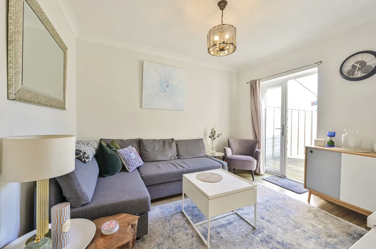 1 bed flat for sale — 46a Dupont Road, London