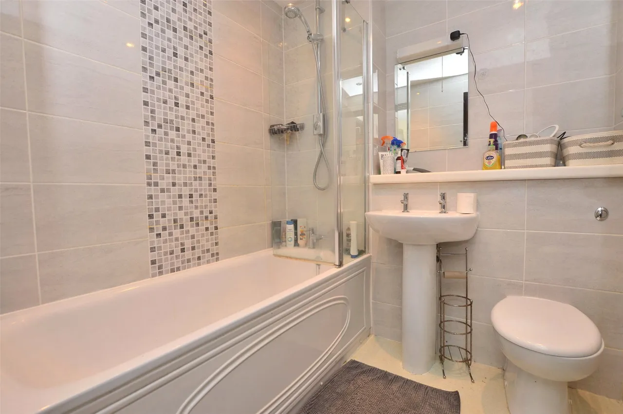 Russet Close, Horley, RH6 9GE, photo 4