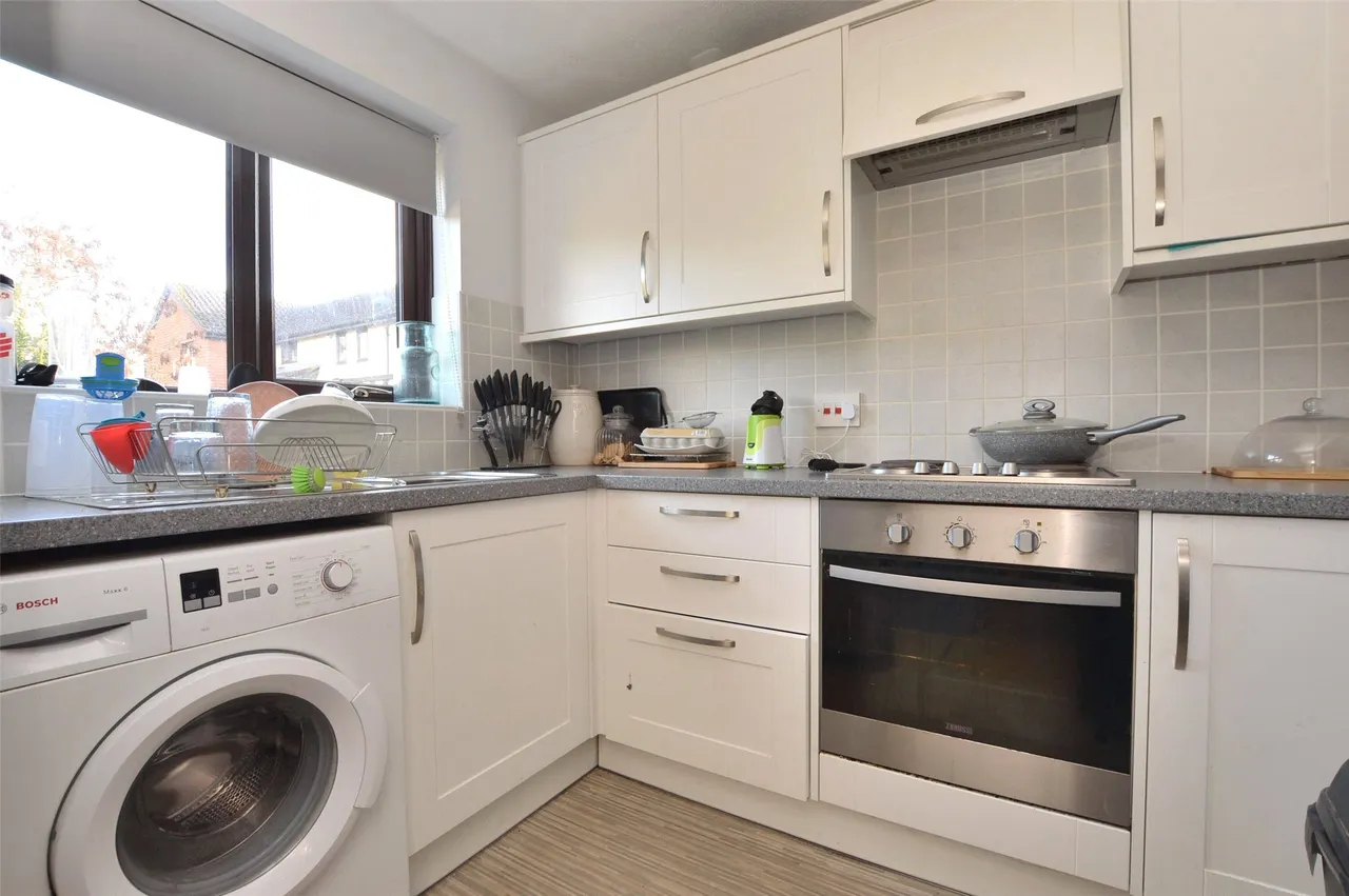 2 bed house for sale — Russet Close, Horley, RH6 9GE
