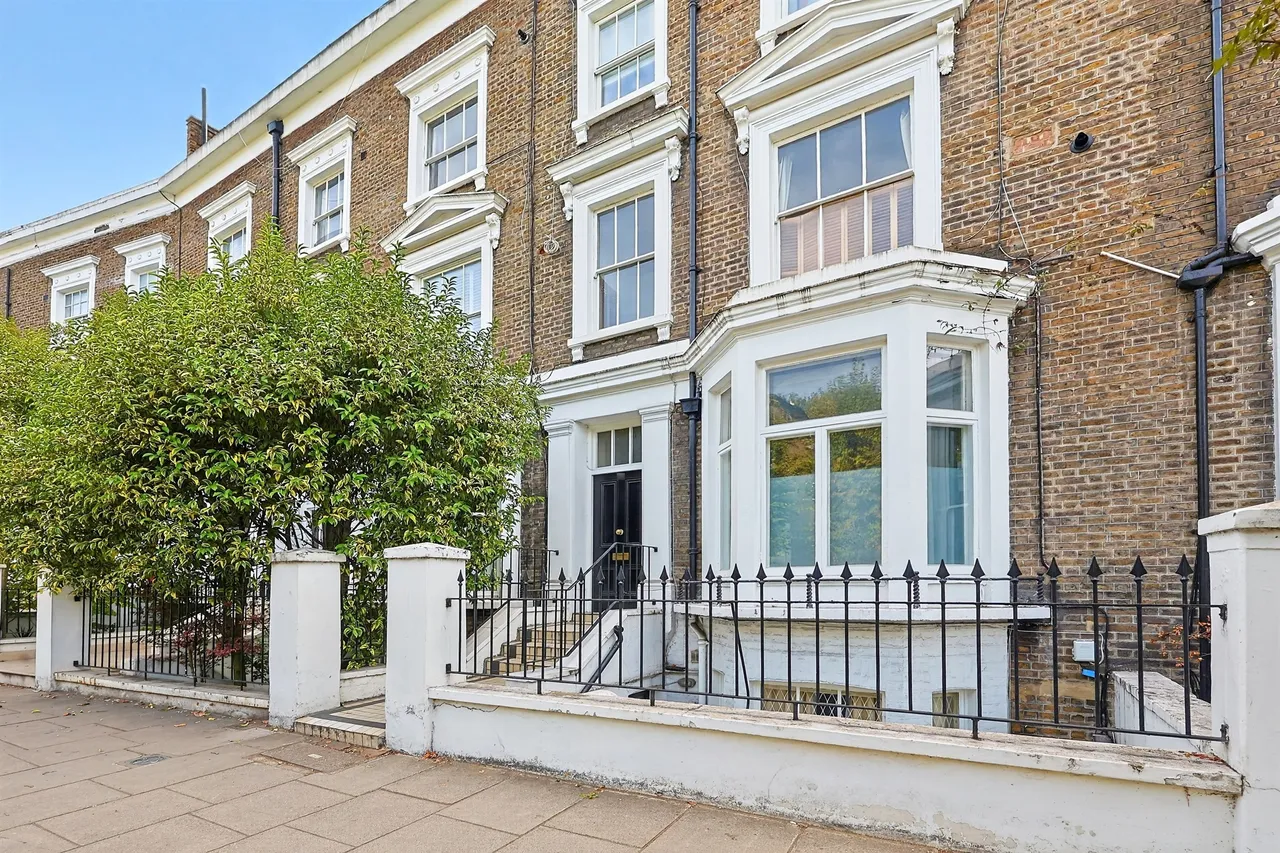 2 bed flat for sale, Warwick Gardens, London, W14