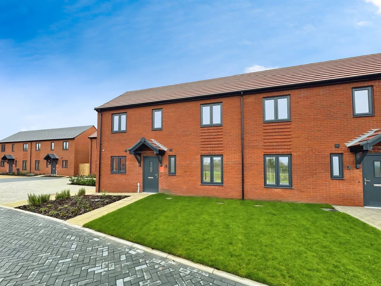 3 bed house for sale — Eastwood, Bradwell, Great Yarmouth