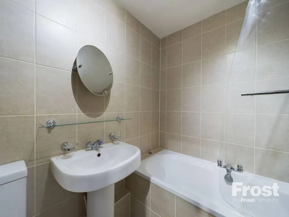 Feltham, photo 5