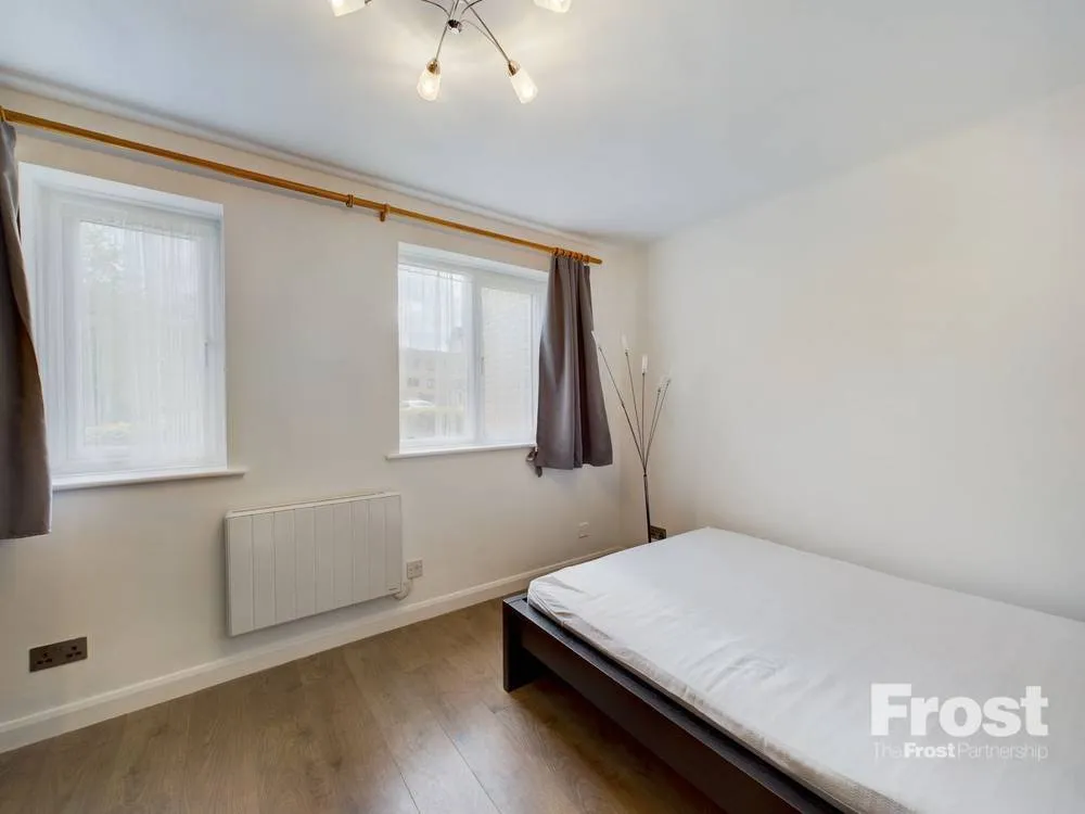 Feltham, photo 8