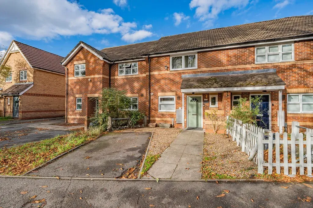 2 bed house for sale, Warwick Road, West Drayton, UB7