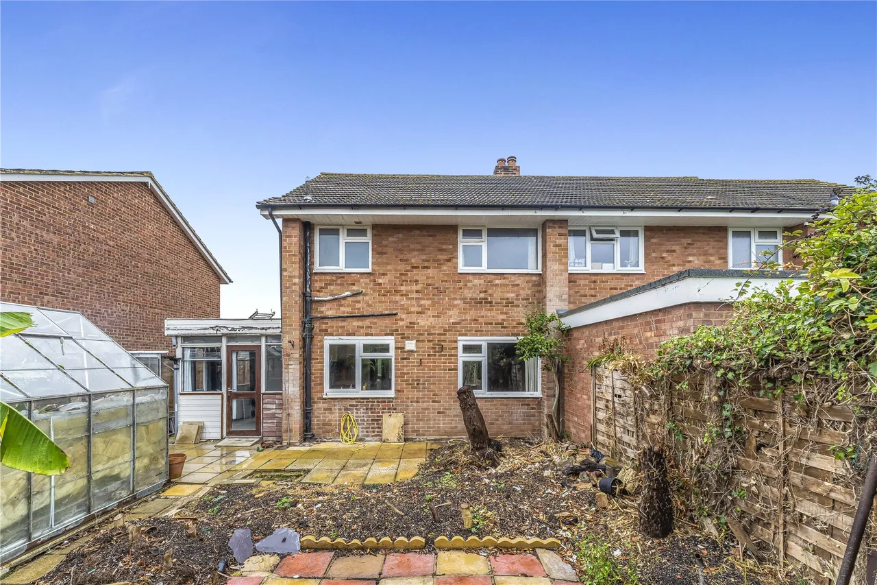 Pilgrims Way, Bisley, GU24, photo 2