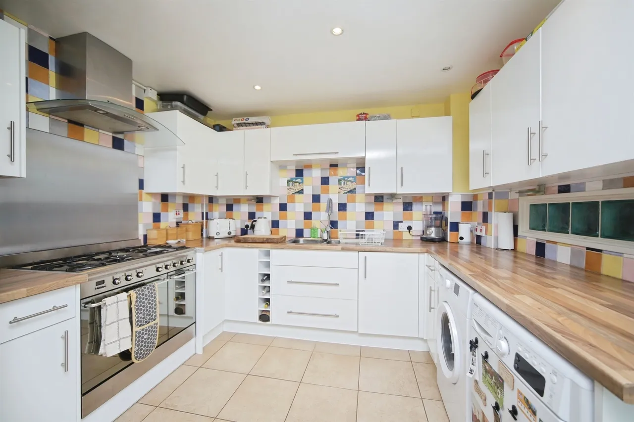 Laburnum Road, WELLINGTON, photo 5