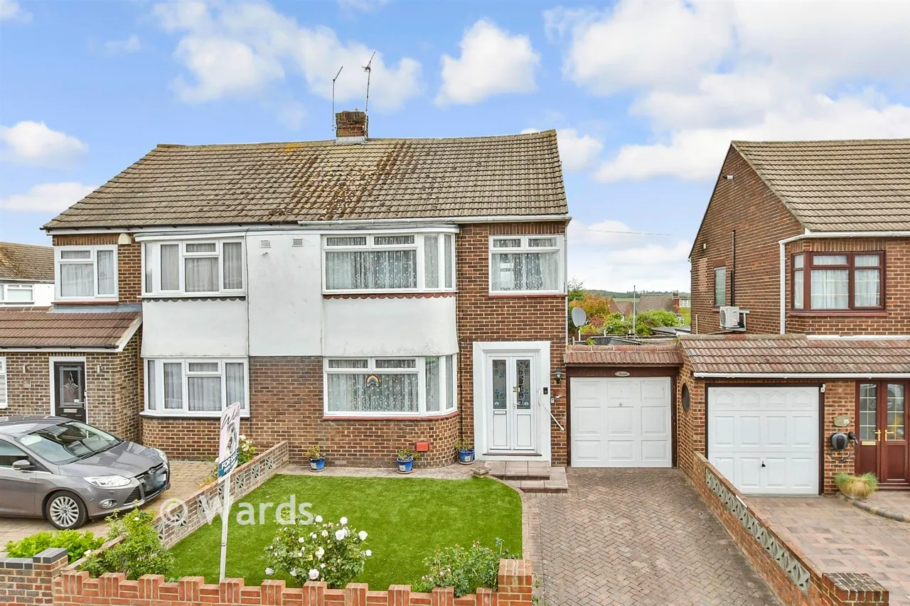 3 bed house for sale, Hilltop Road, Frindsbury, ME2