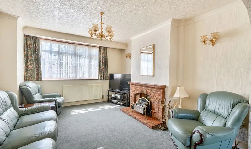 Elmstead Close, Epsom, KT19, photo 2