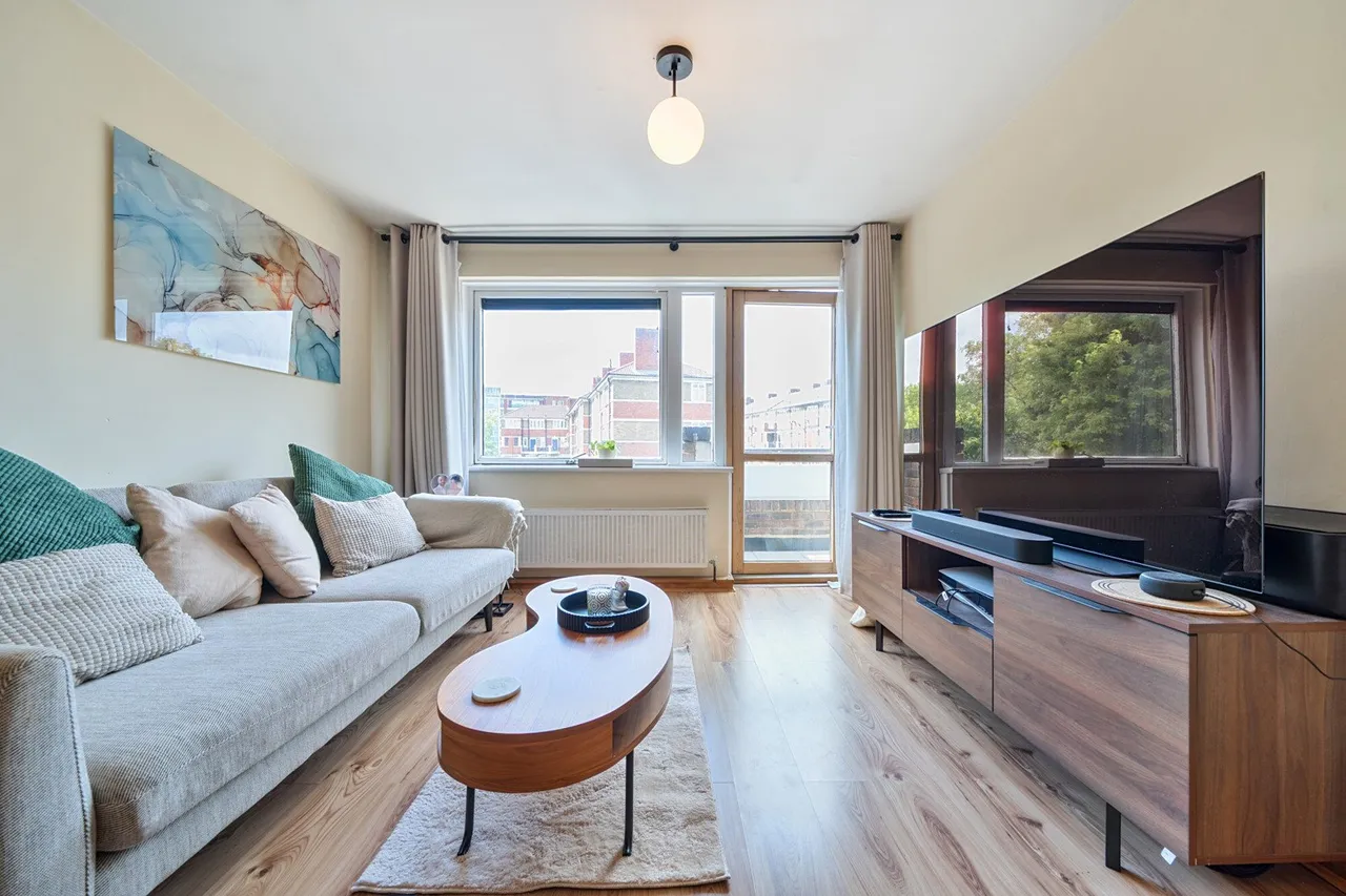 1 bed flat for sale — Southwark Park Road, SE16