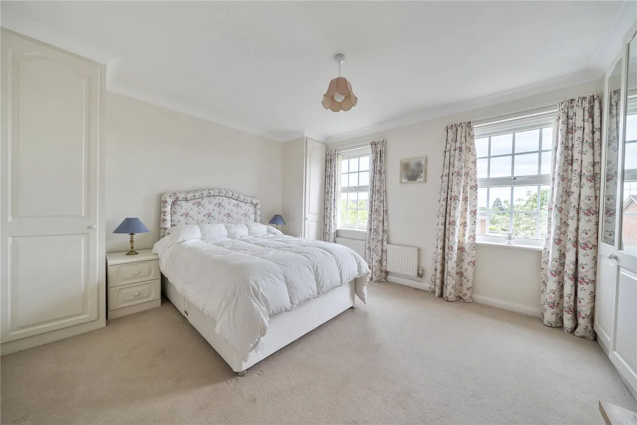 Springfield Avenue, Hartley Wintney, Hampshire, RG27 8SF, photo 10