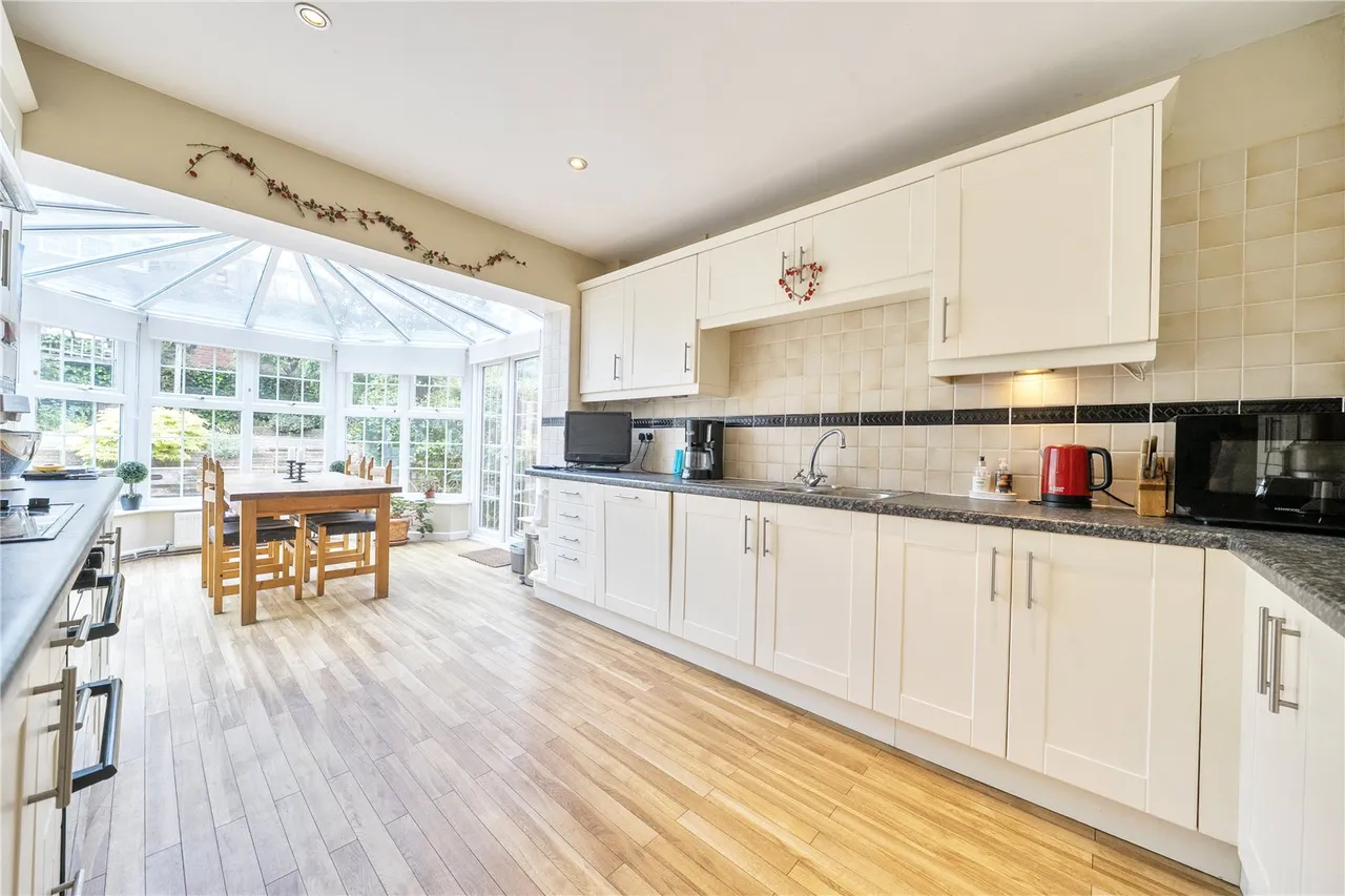 Springfield Avenue, Hartley Wintney, Hampshire, RG27 8SF, photo 5