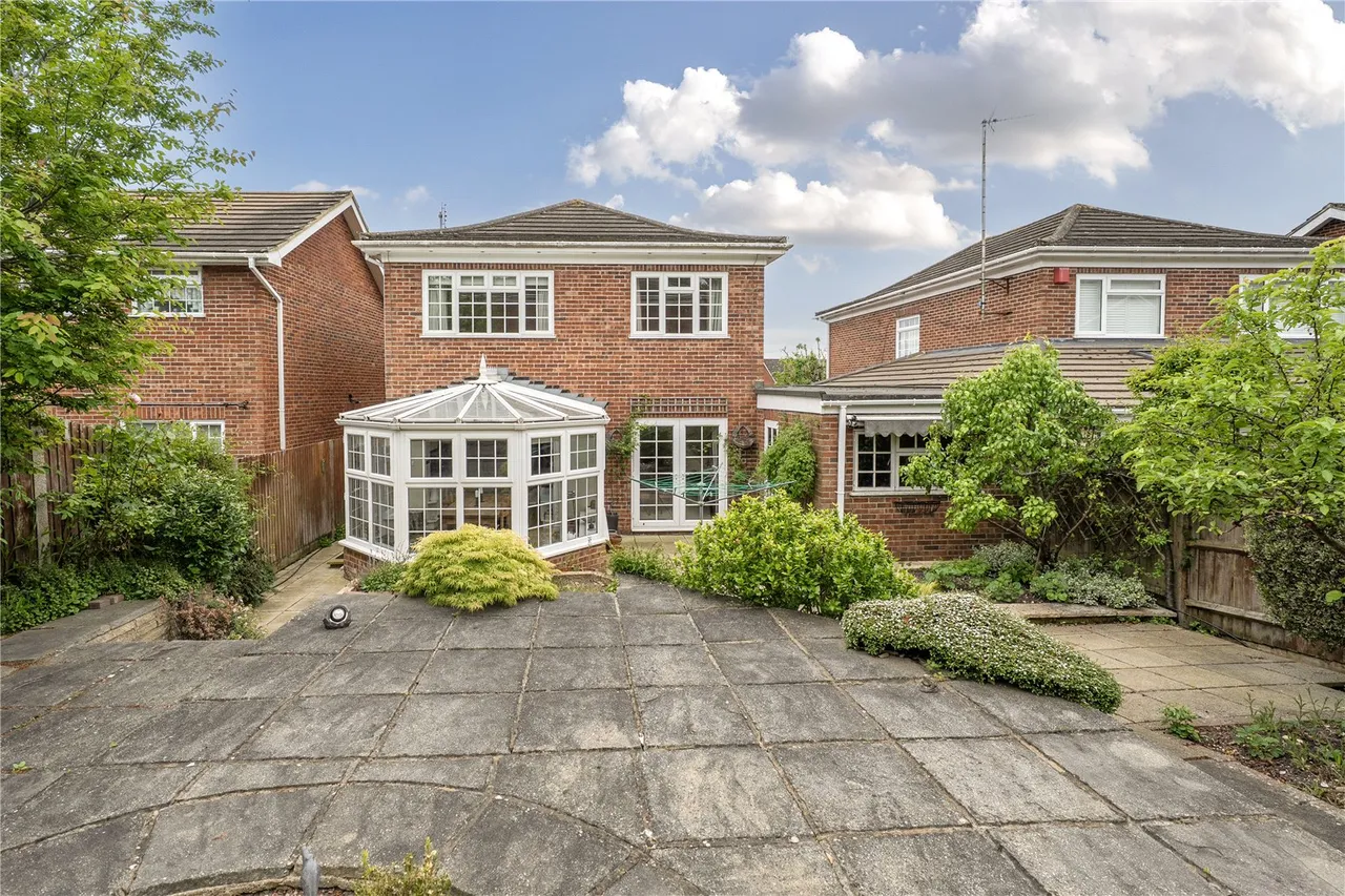 Springfield Avenue, Hartley Wintney, Hampshire, RG27 8SF, photo 16