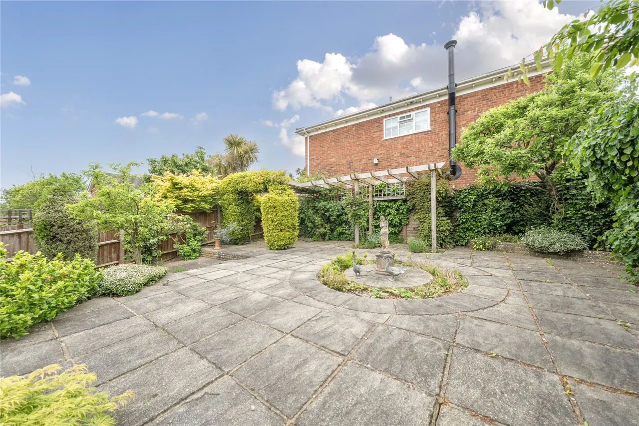 Springfield Avenue, Hartley Wintney, Hampshire, RG27 8SF, photo 15