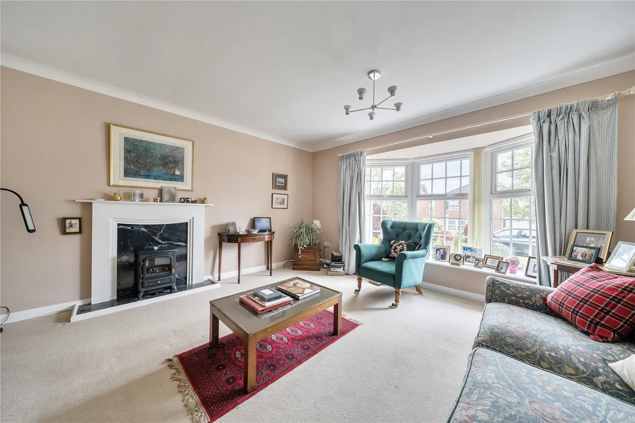 Springfield Avenue, Hartley Wintney, Hampshire, RG27 8SF, photo 3