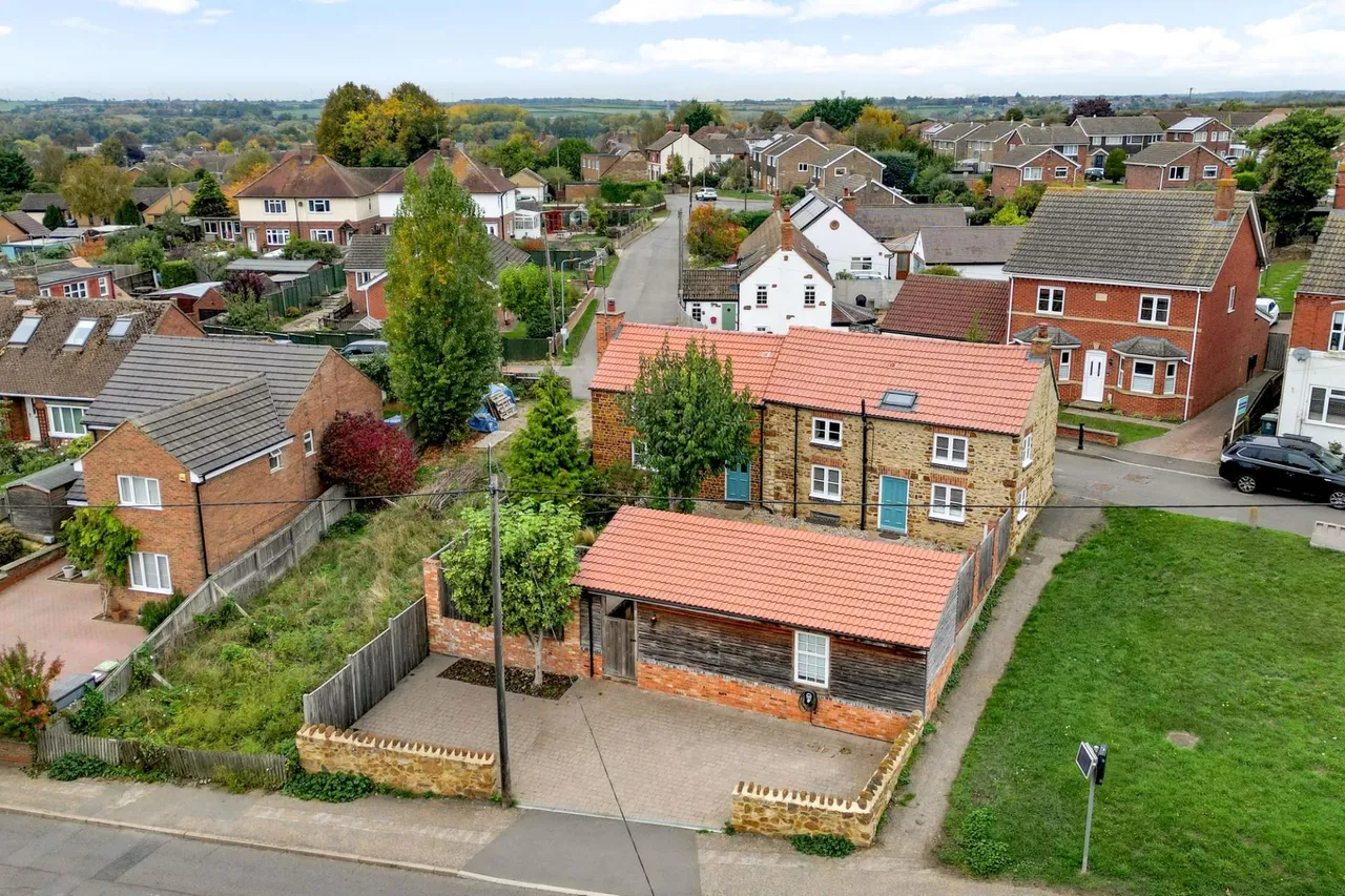 3 bed house for sale, Denford Road, Ringstead, NN14