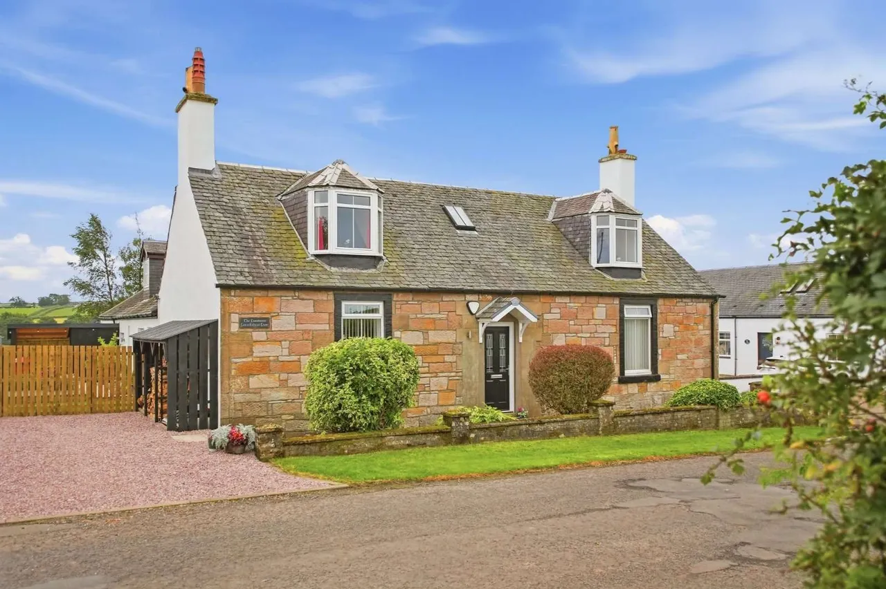 4 bed house for sale — The Farmhouse, Friendliehead Farm, Mauchline, East Ayrshire, KA5 6EX
