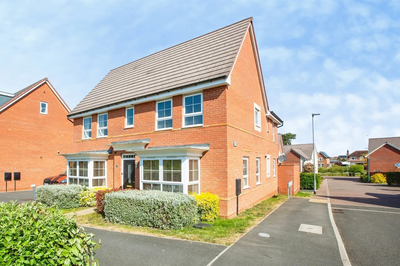 4 bed house for sale, Magpie Road, Kettering, NN14