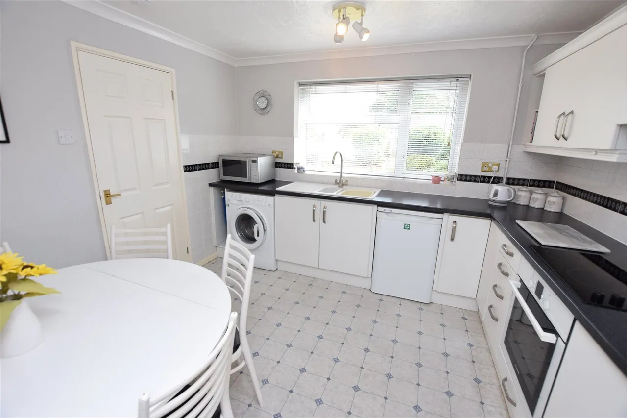 Perring Avenue, Farnborough, Hampshire, GU14 9DA, photo 6