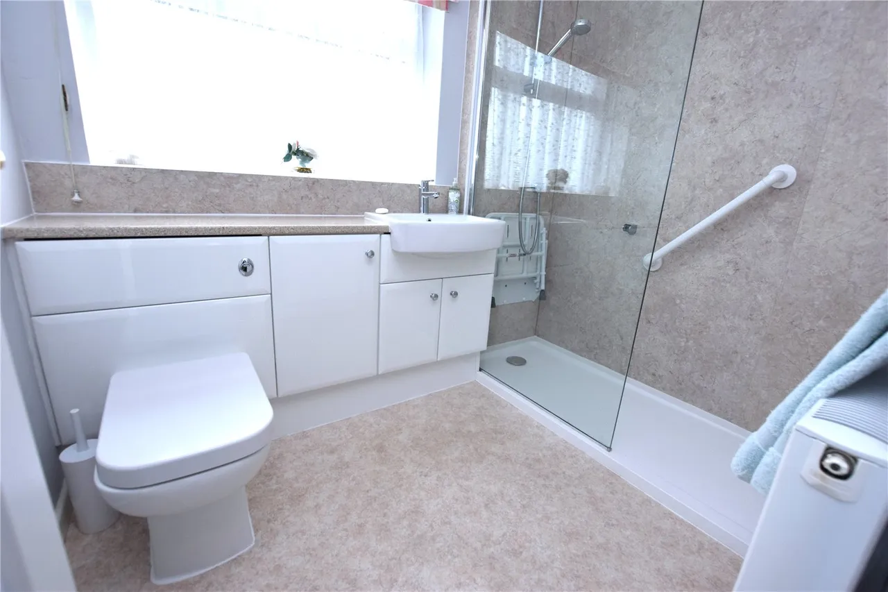 Perring Avenue, Farnborough, Hampshire, GU14 9DA, photo 9