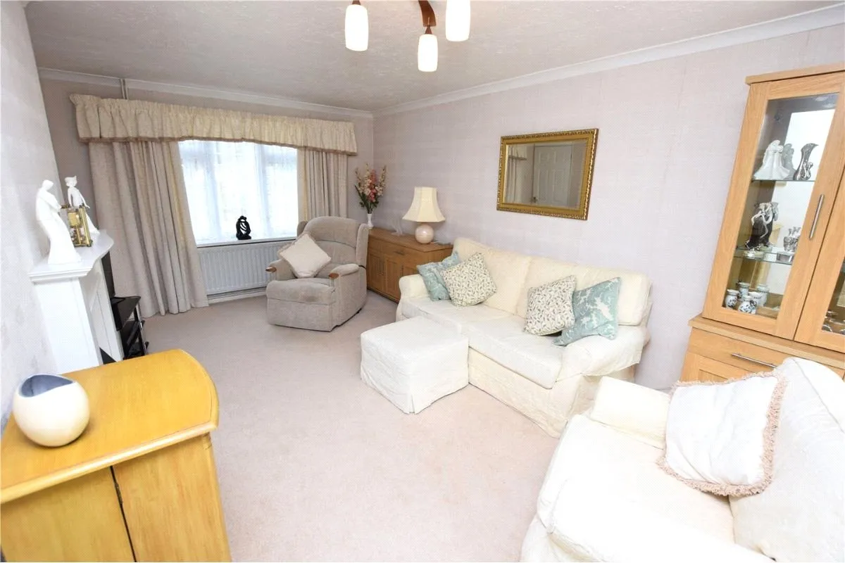 Perring Avenue, Farnborough, Hampshire, GU14 9DA, photo 7